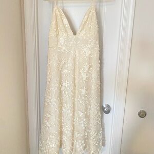 Beautiful vneck with straps Lulus Dress Size L